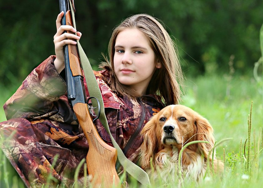Metsästysvarusteet, kuten naisten metsästystakki tekevät metsästyksestä mukavaa ja turvallista.