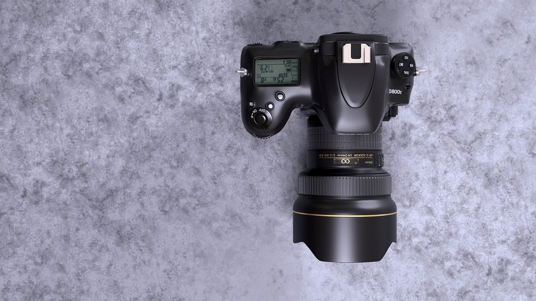 Nikon valmistaa laadukkaita kameroita, kiikareita ja kaukoputkia.