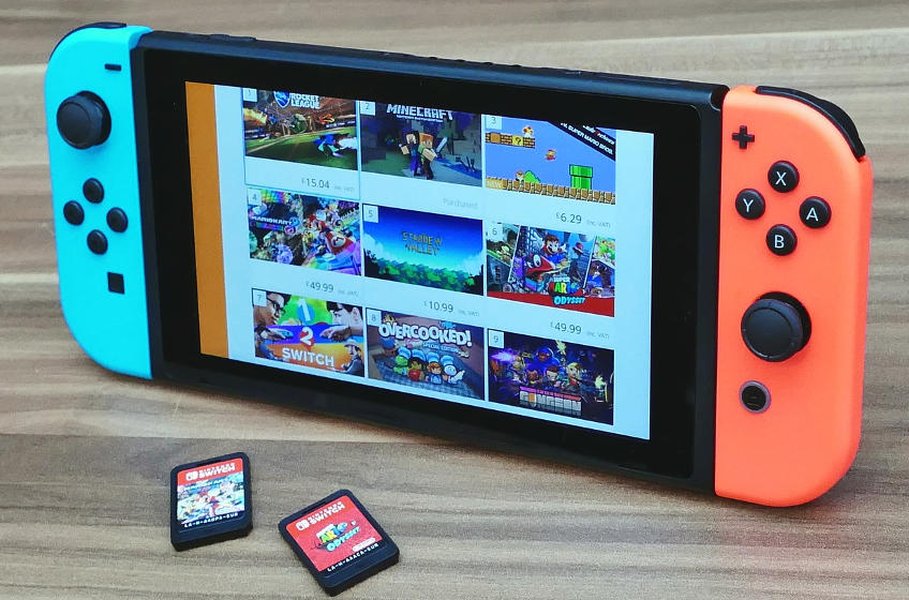 Nintendo Switch taikoo upeita pelielämyksiä kotona, kaverilla tai lomalla.