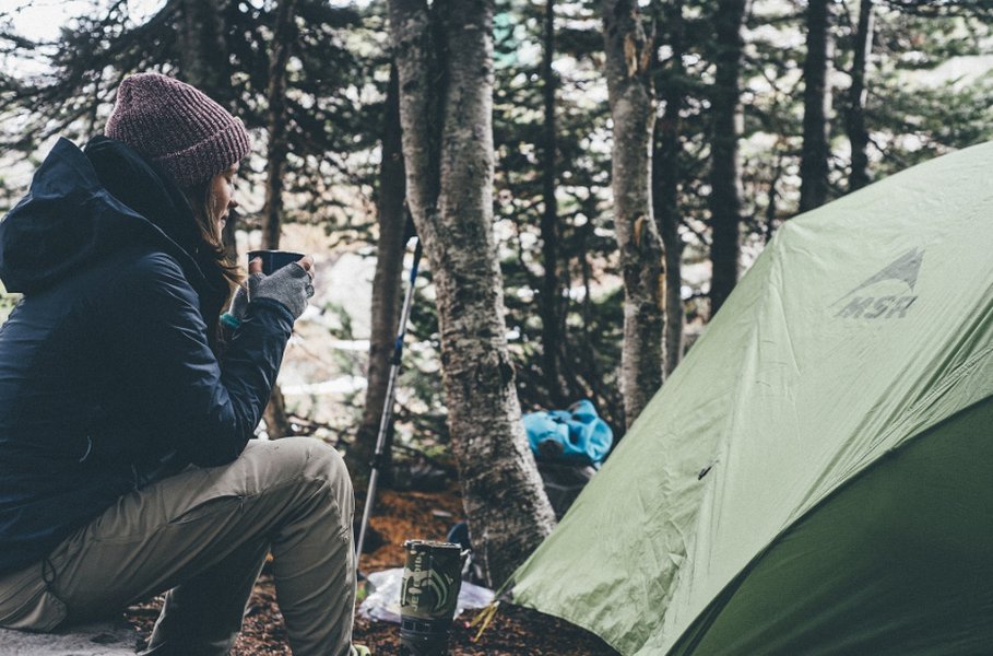 Telttailun voi aloittaa aivan pienestäkin: pystytä teltta takapihalle tai lähimetsään ja kokeile, miltä yö ulkona tuntuu!