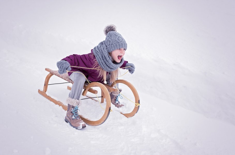 Talvi tarkoittaa hauskanpitoa! Laadukkaat lasten ja nuorten talvikengät takaavat, ettei varpaiden tarvitse palella leikin tiimellyksessä. 