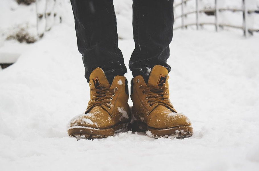 Tyylikkäät miesten talvikengät toimivat hyvin eri olosuhteissa.