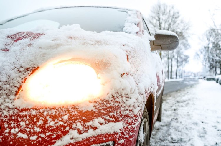 Maskisuojat estävät lumen ja ajoviiman pääsemisen auton moottoritilaan.
