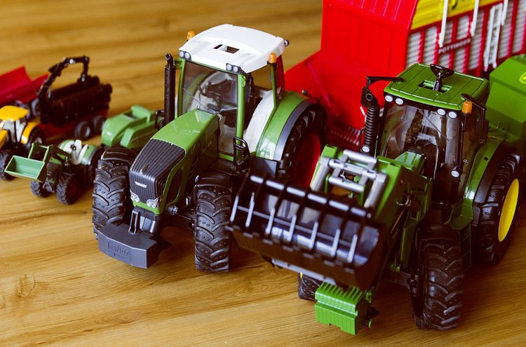 Leikkitraktorit ja -työkoneet – perusta oma maatila!